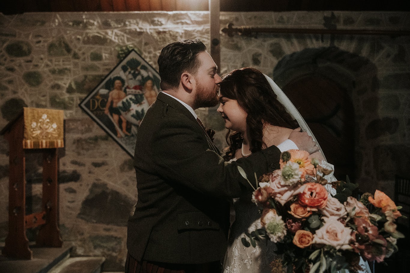 zoe and ryan's wedding at drum castle aberdeen with the celebrant angel mary gibson humanist celebrant aberdeen