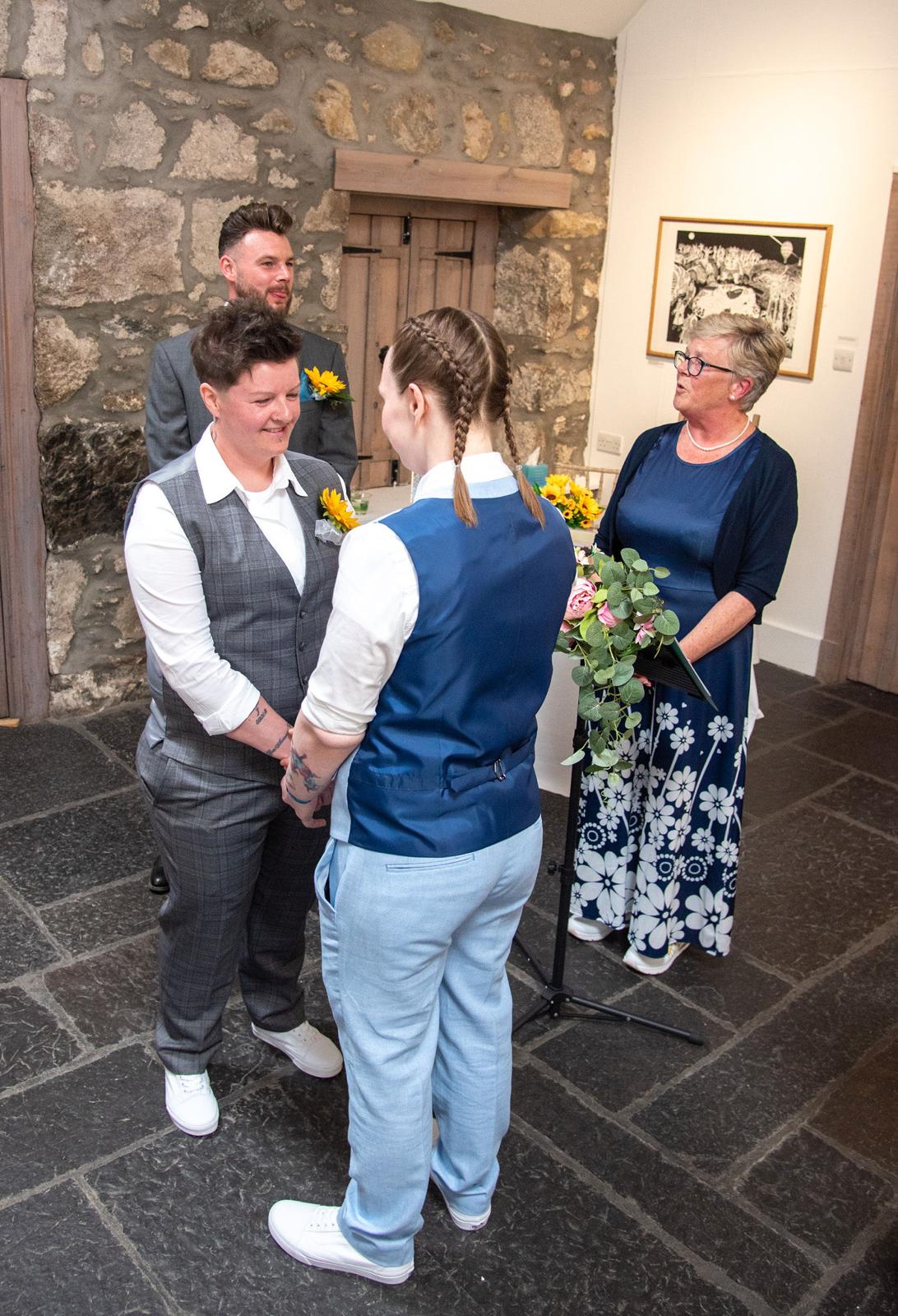 leeanne and kevin grey wedding with mary gibson the celebrant angel aberdeen humanist celebrant aberdeen