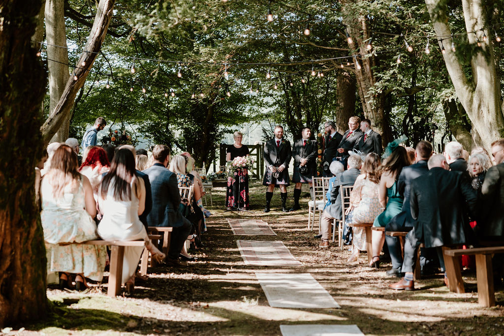 Rebakah and Dale's wedding with mary gibson the celebrant angel Aberdeen at Raemoir house Wedding venue<br />
