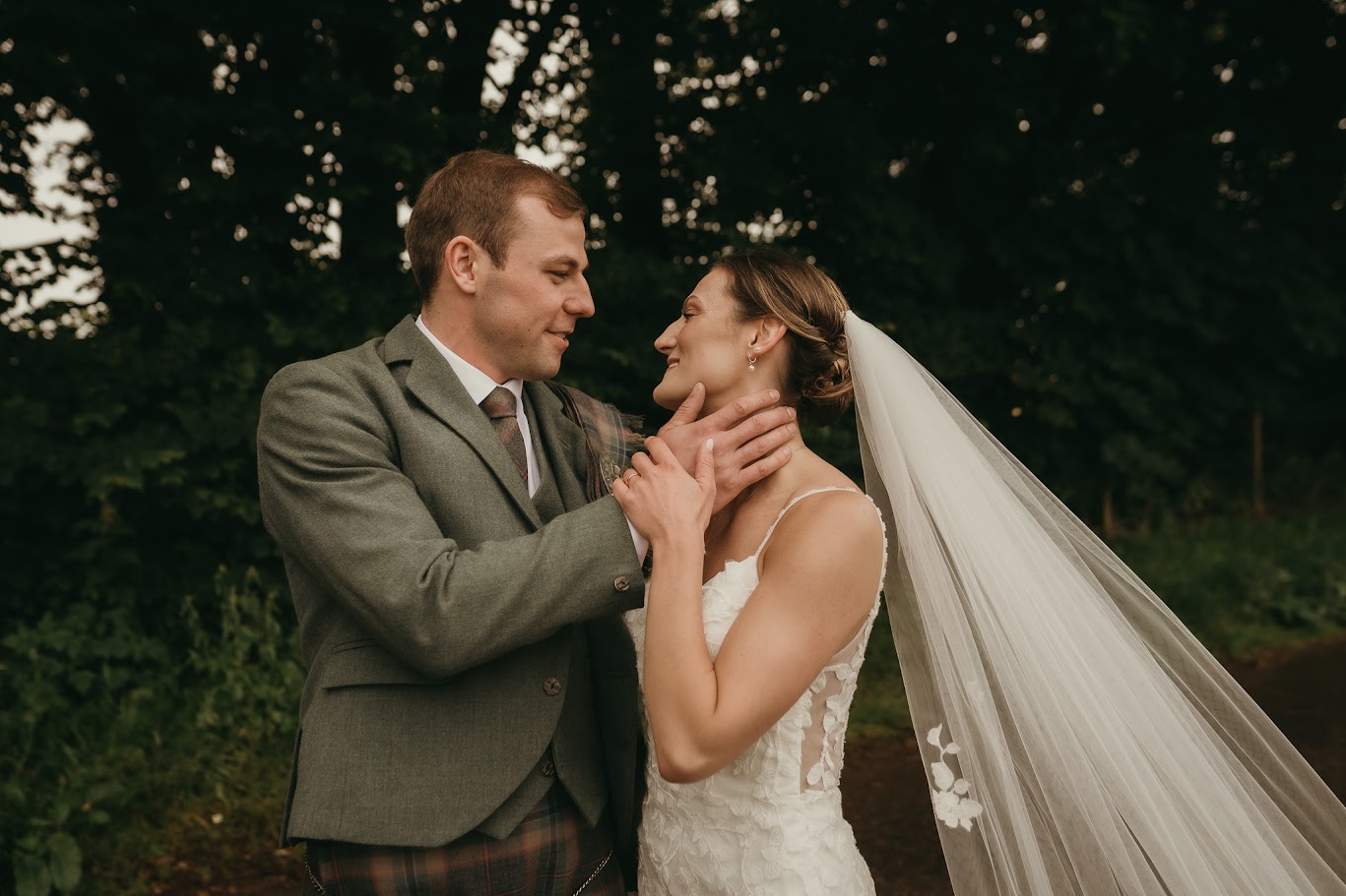 leeanne and kevin grey wedding with mary gibson the celebrant angel aberdeen humanist wedding celebrant