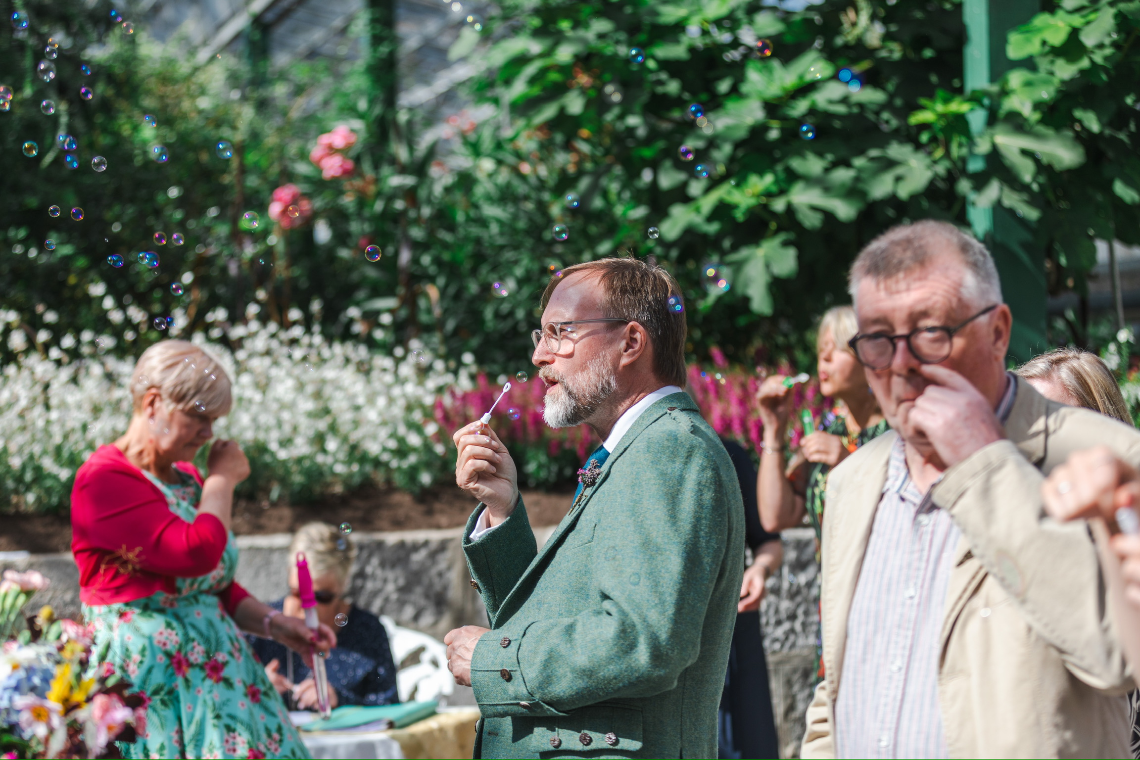 sarah and andrew's wedding with mary gibson the celebrant angel aberdeen winter gardens wedding ceremony