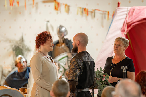 hannah and garrys wedding with mary gibson the celebrant angel aberdeen