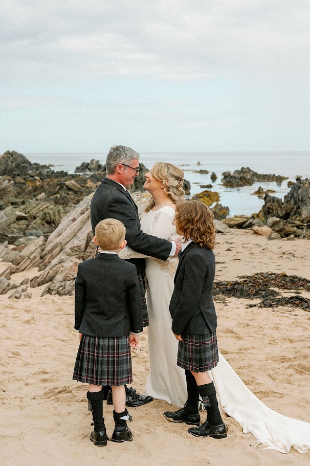 jeanette and duncan's wedding with mary gibson the celebrant angel aberdeen