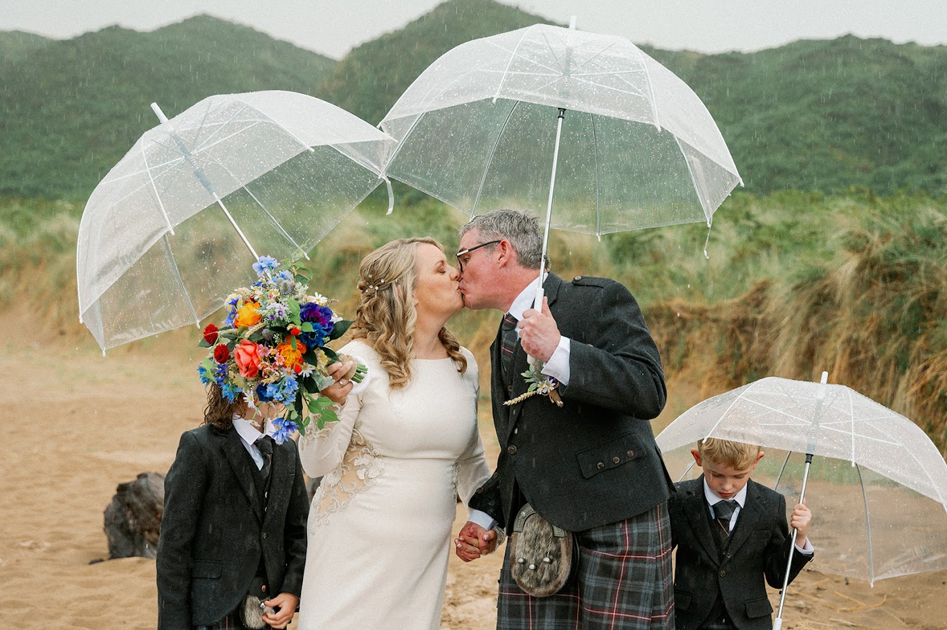 jeanette and duncan's wedding with mary gibson the celebrant angel aberdeen