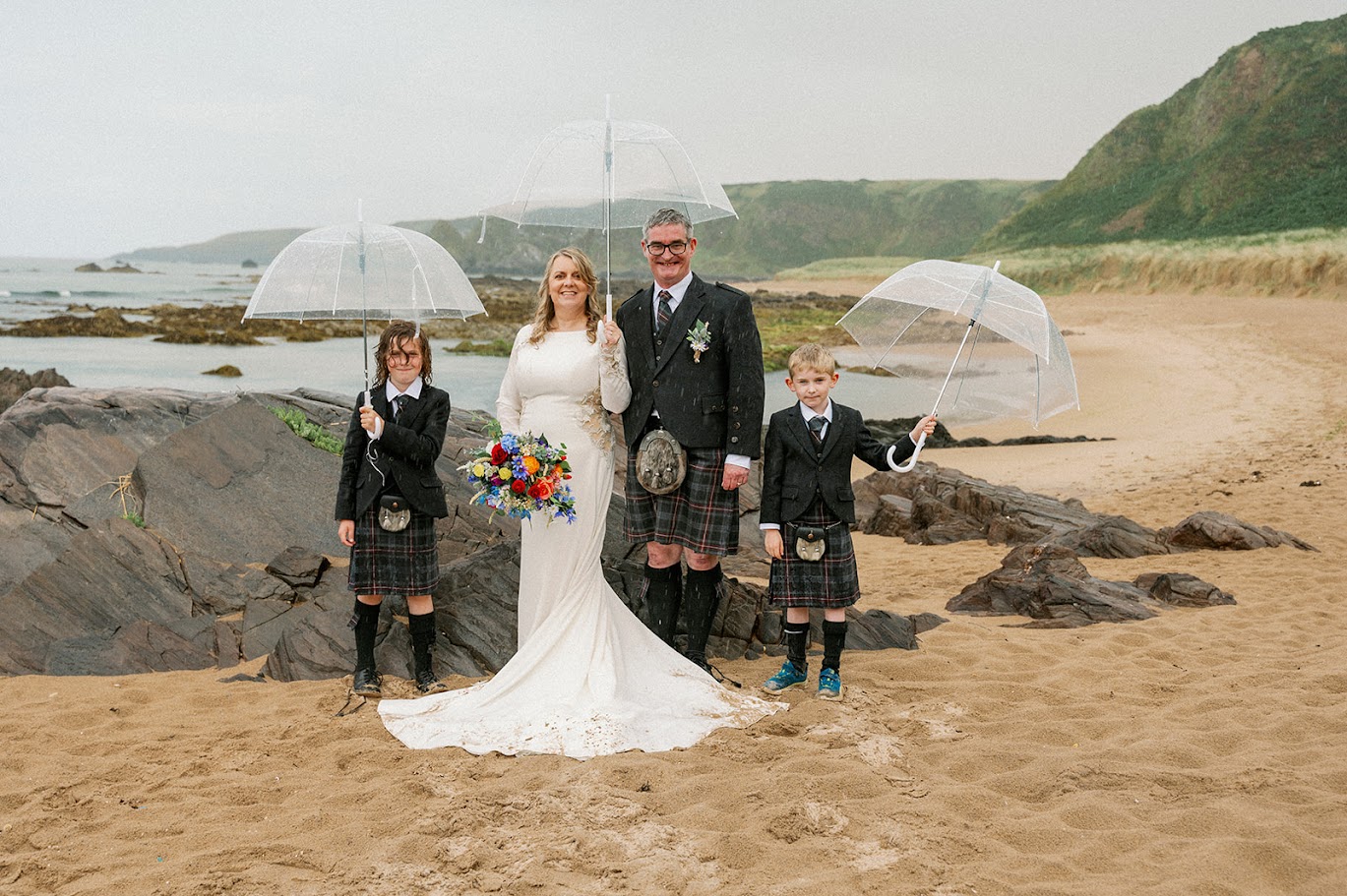 jeanette and duncan's wedding with mary gibson the celebrant angel aberdeen